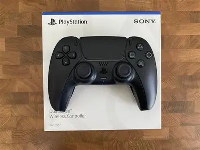 PS5 CONTROLLER BLACK