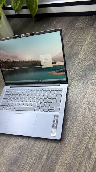 Lenovo IdeaPad Slim 3 15IRH10